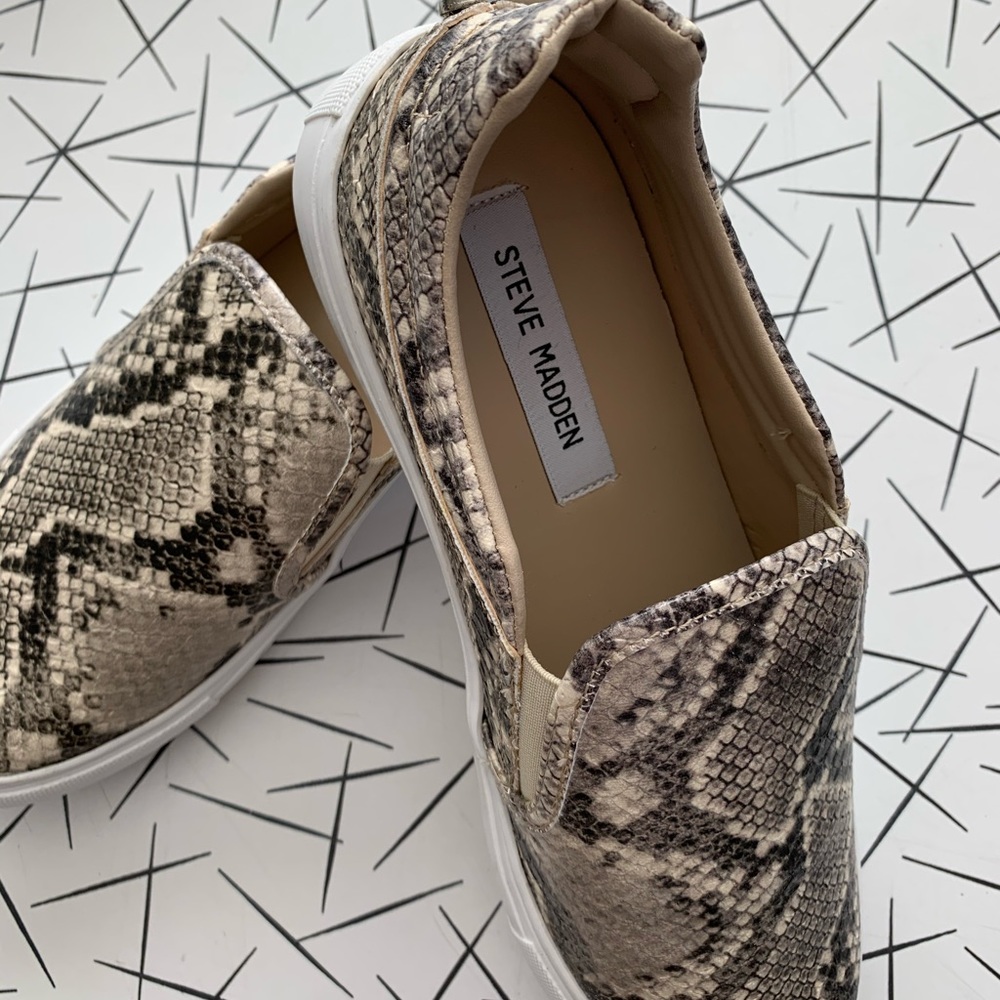 STEVE MADDEN SNAKE PRINT SNEAKERS